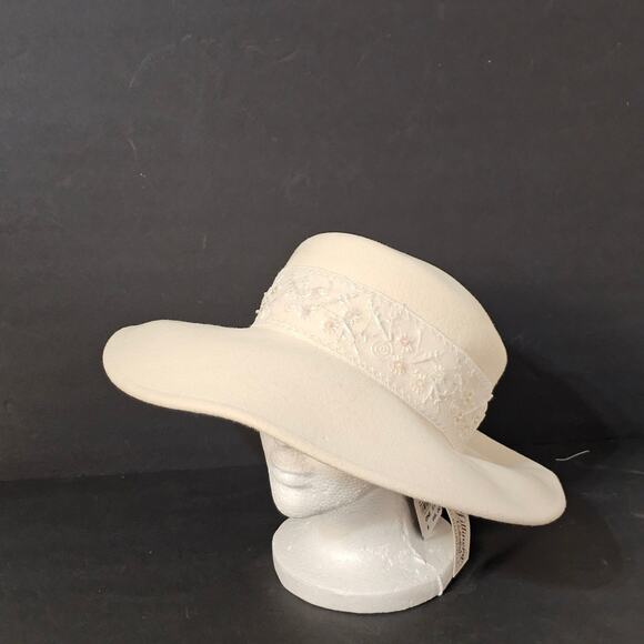 August Accessories Fine Millinery White Hat 100% Wool Size M main image 8